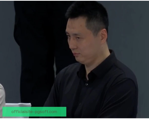 卢本伟穿裆过人摆脱防守，操作细节令人惊叹